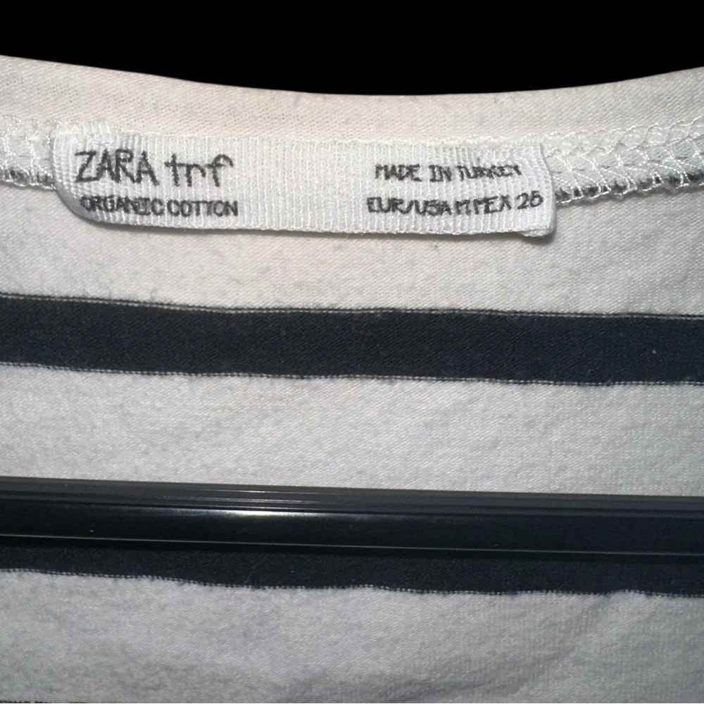 Lightweight Zara striped stripe top size small black white 3/4 sleeves - Picture 4 of 4